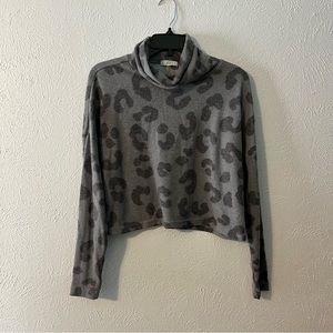 Gaze Fleece Cropped Top